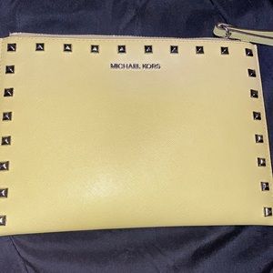 MICHAEL KORS STUDDED WRISLET